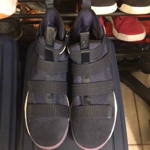 Nike LeBron Soldier XI